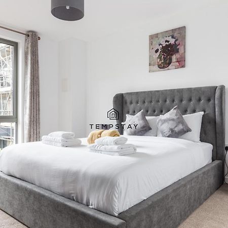 Modern Private Apartment -Balcony-Tube Station Londres Extérieur photo