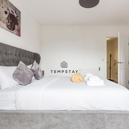 Modern Private Apartment -Balcony-Tube Station Londres Extérieur photo