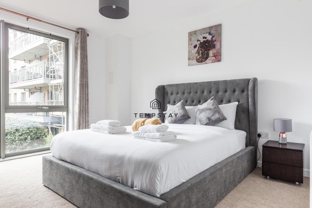 Modern Private Apartment -Balcony-Tube Station Londres Extérieur photo