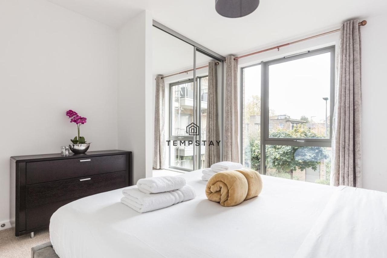 Modern Private Apartment -Balcony-Tube Station Londres Extérieur photo