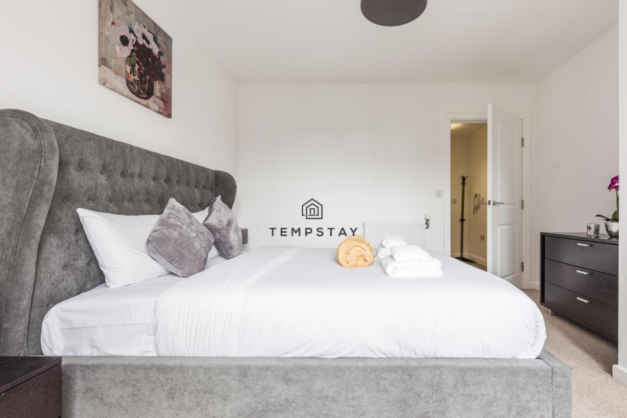 Modern Private Apartment -Balcony-Tube Station Londres Extérieur photo